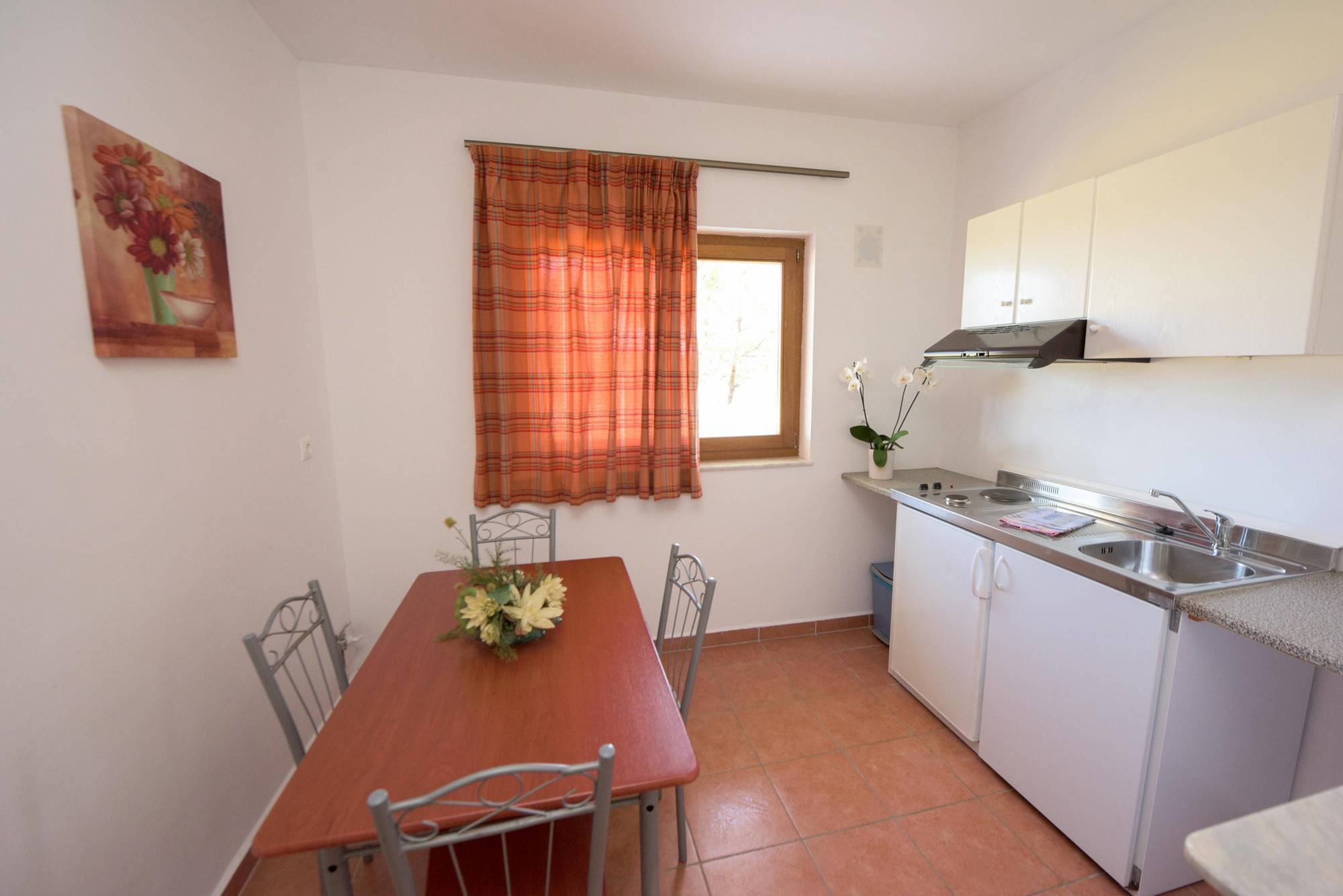 Helena Christina Aparthotel Asgourou